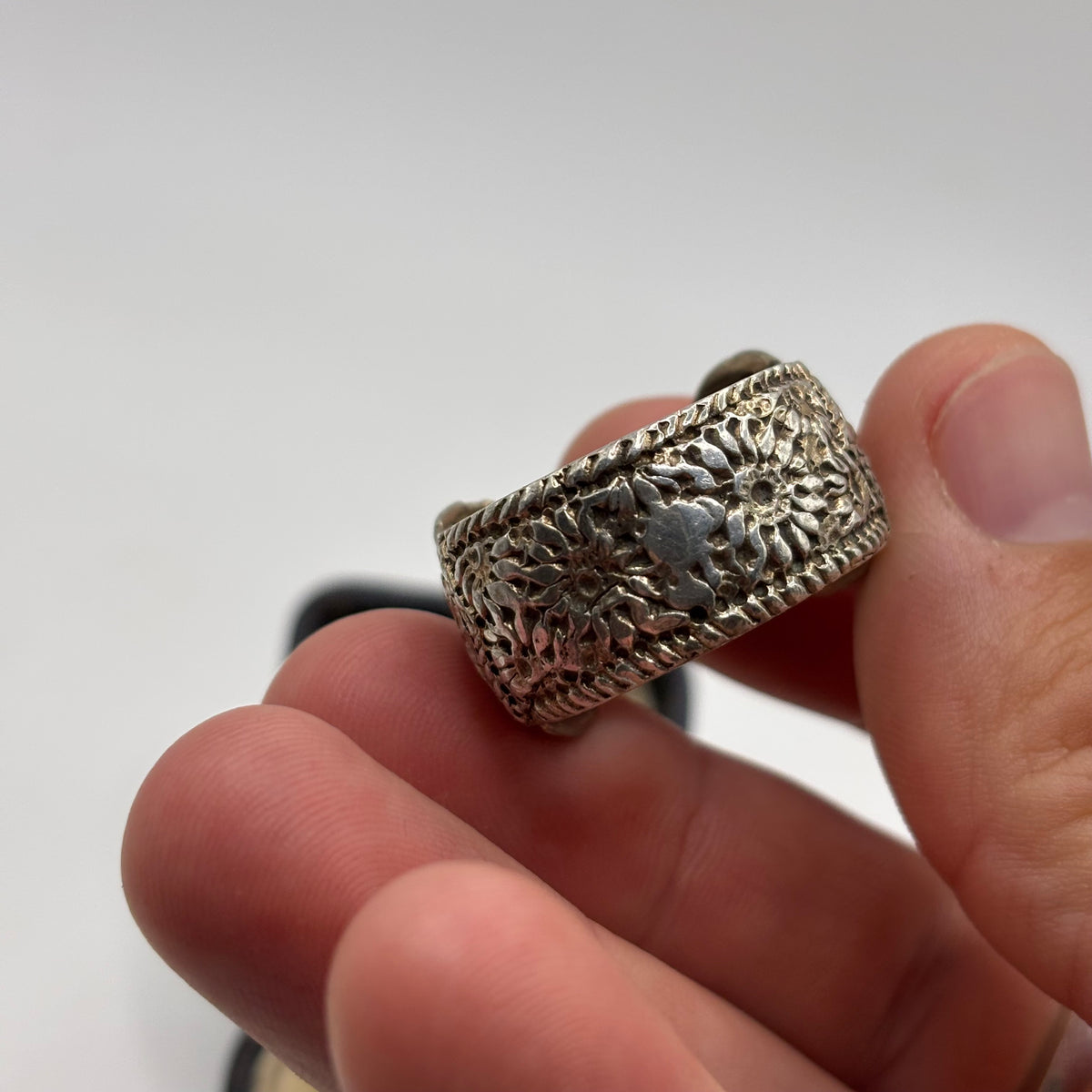 Silver Heavy Vintage Buckle Ring (Y)
