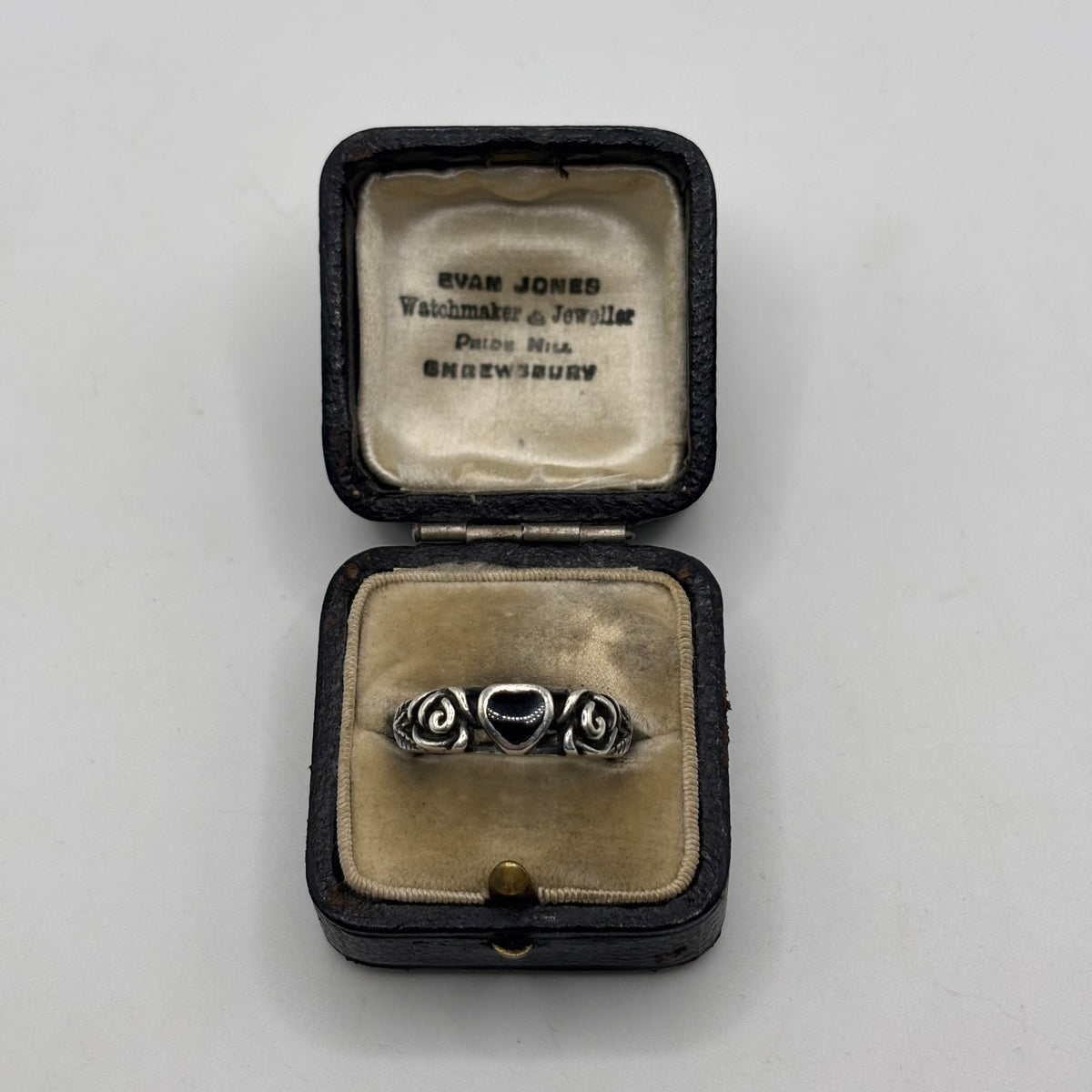 Silver Onyx Heart Ring (N)