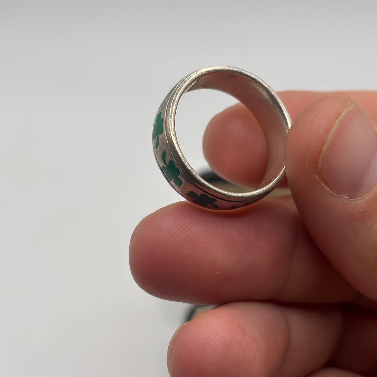 Silver Irish Clover Inlaid Band Ring (V)