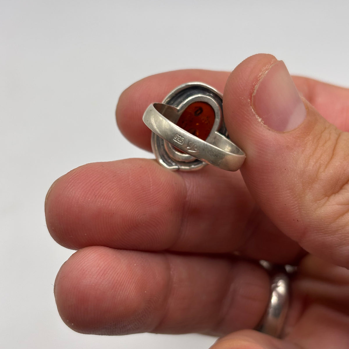 Silver Amber Ring (Q 1/2)