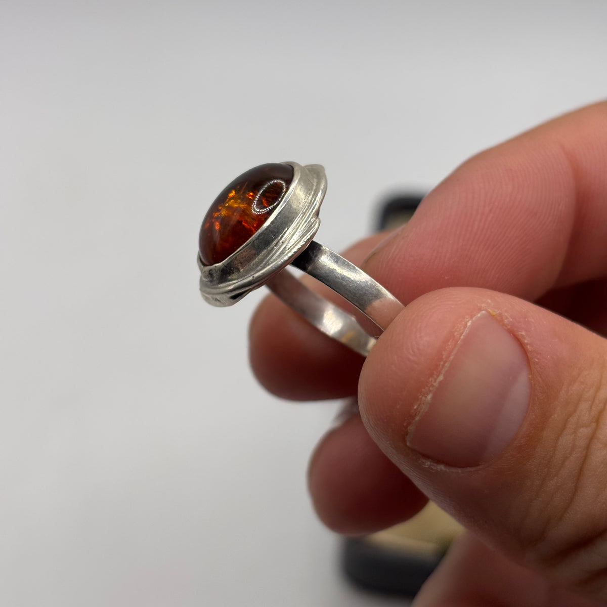 Silver Amber Ring (Q 1/2)