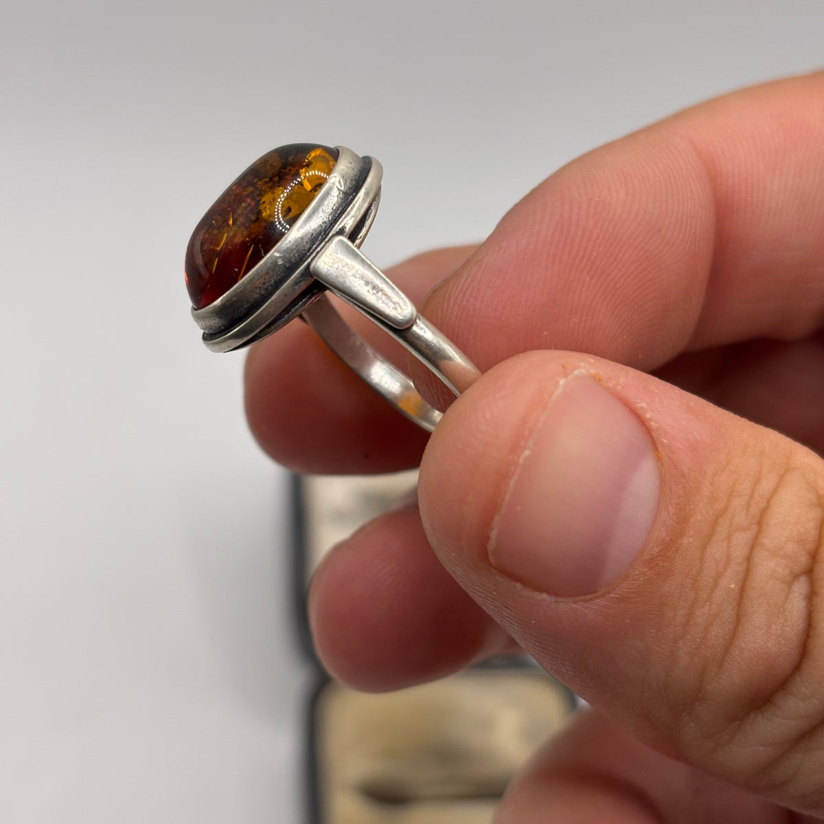 Silver Amber Ring (O)