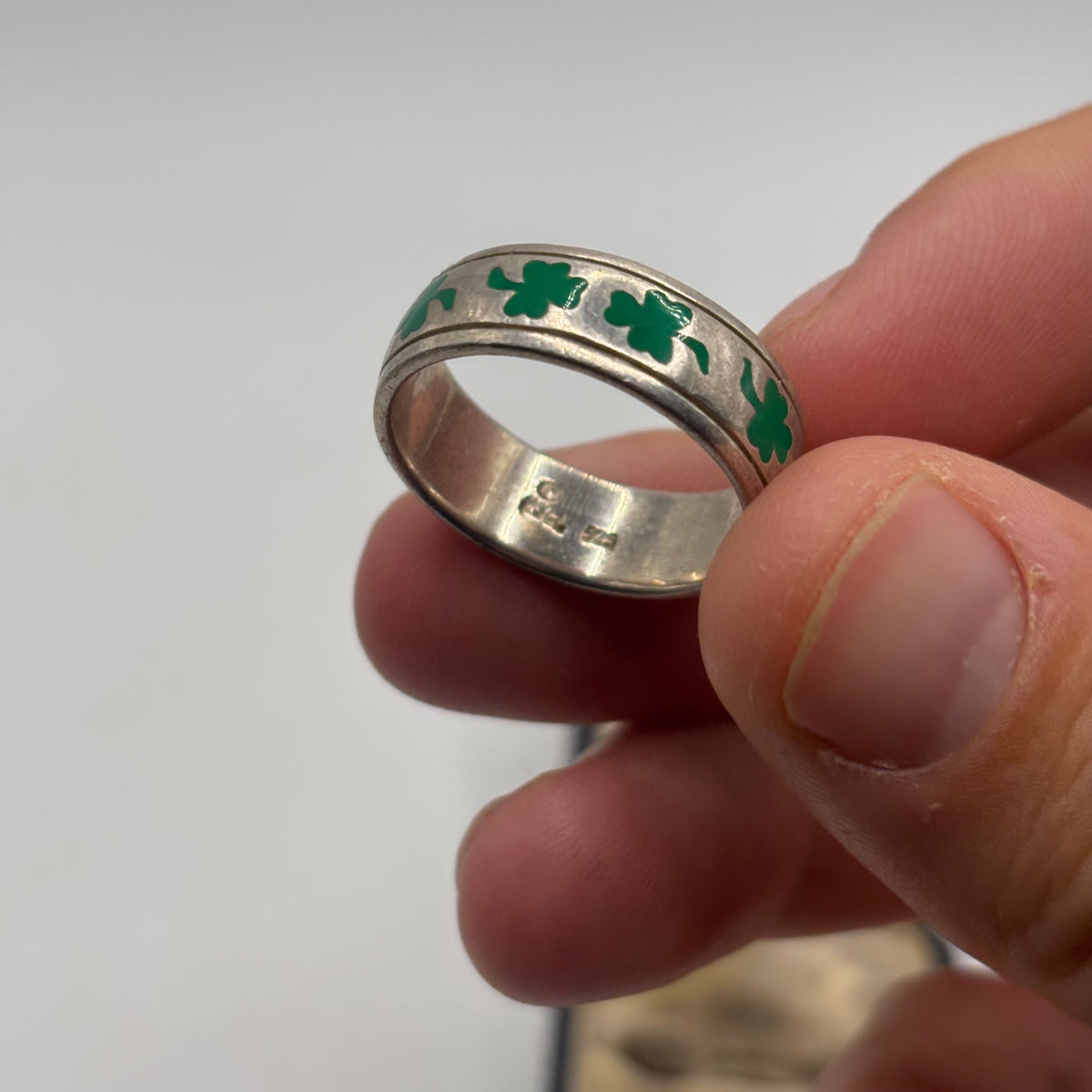 Silver Irish Clover Inlaid Band Ring (V)
