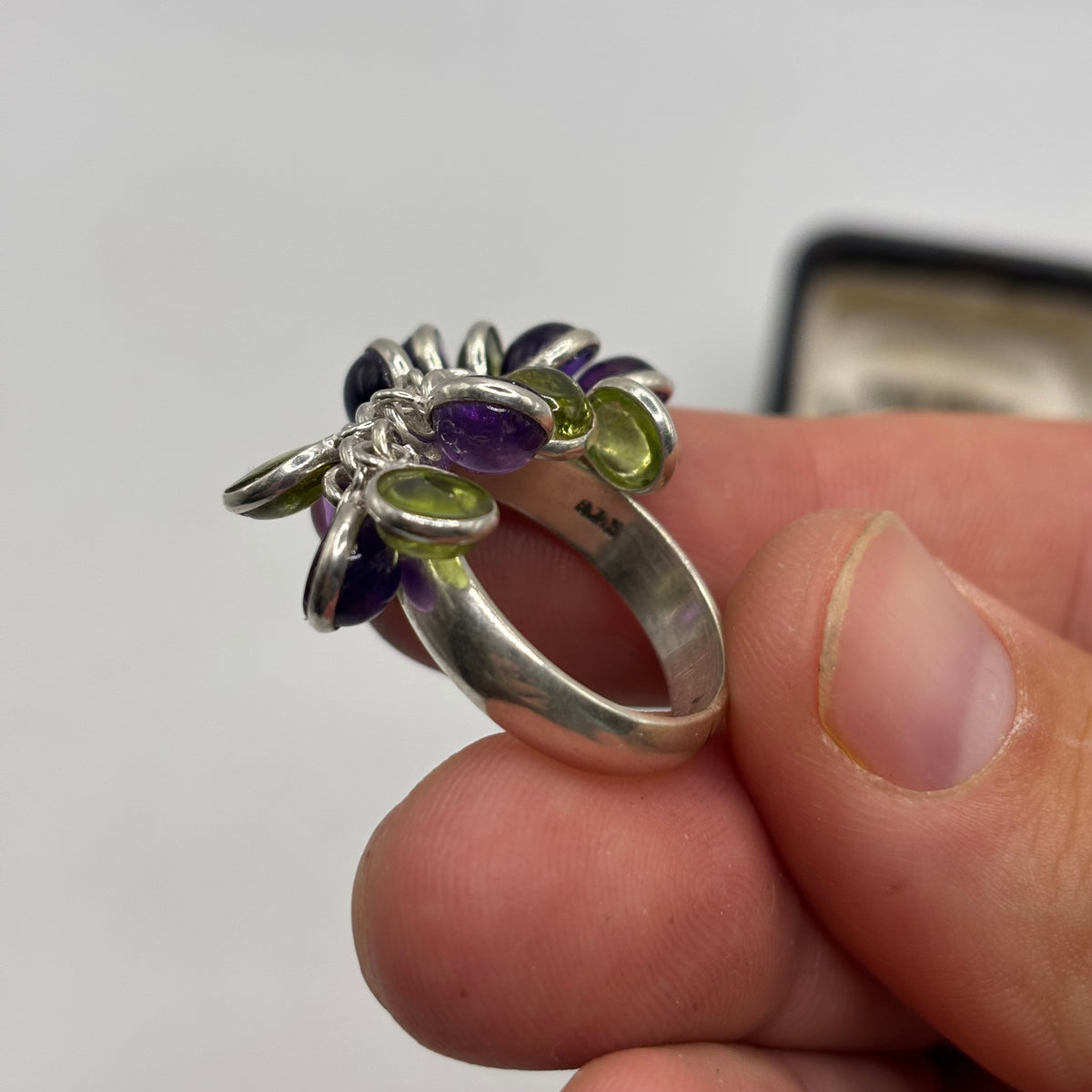 Silver Unusual Amethyst & Peridot Ring (Q)