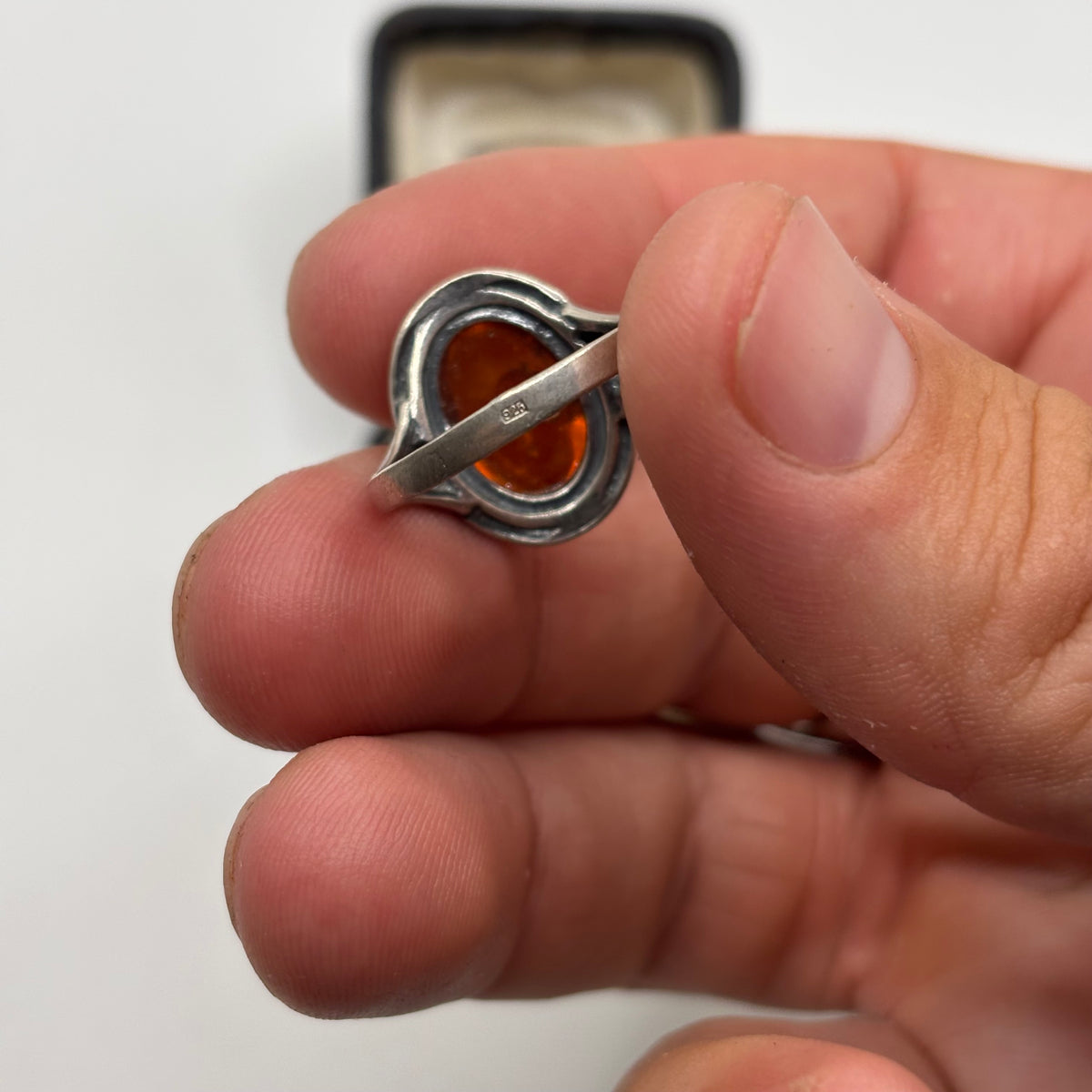 Silver Amber Ring (Q 1/2)