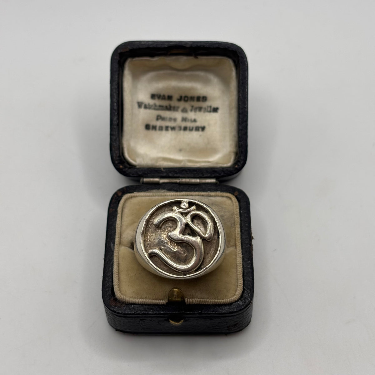 Silver Chunky Om Ring (Q)