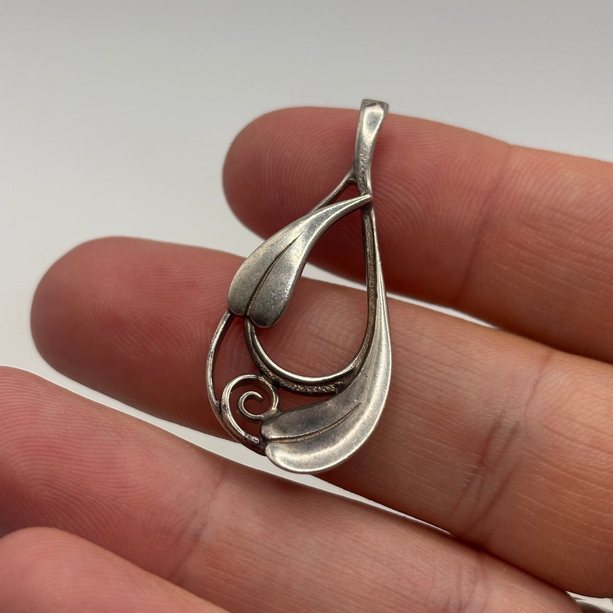 Silver Ola Gorie Pendant