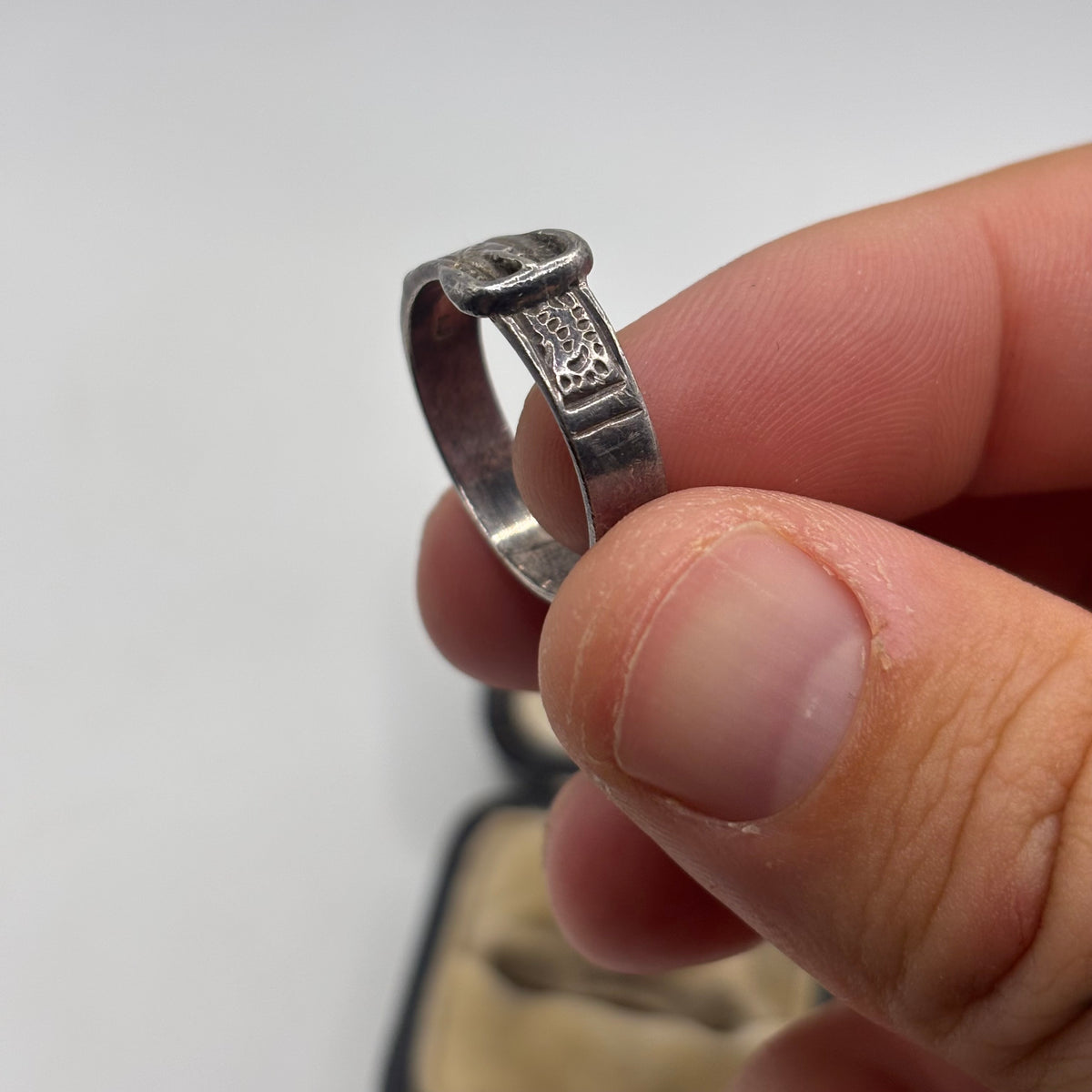 Silver Vintage Buckle Ring (R)