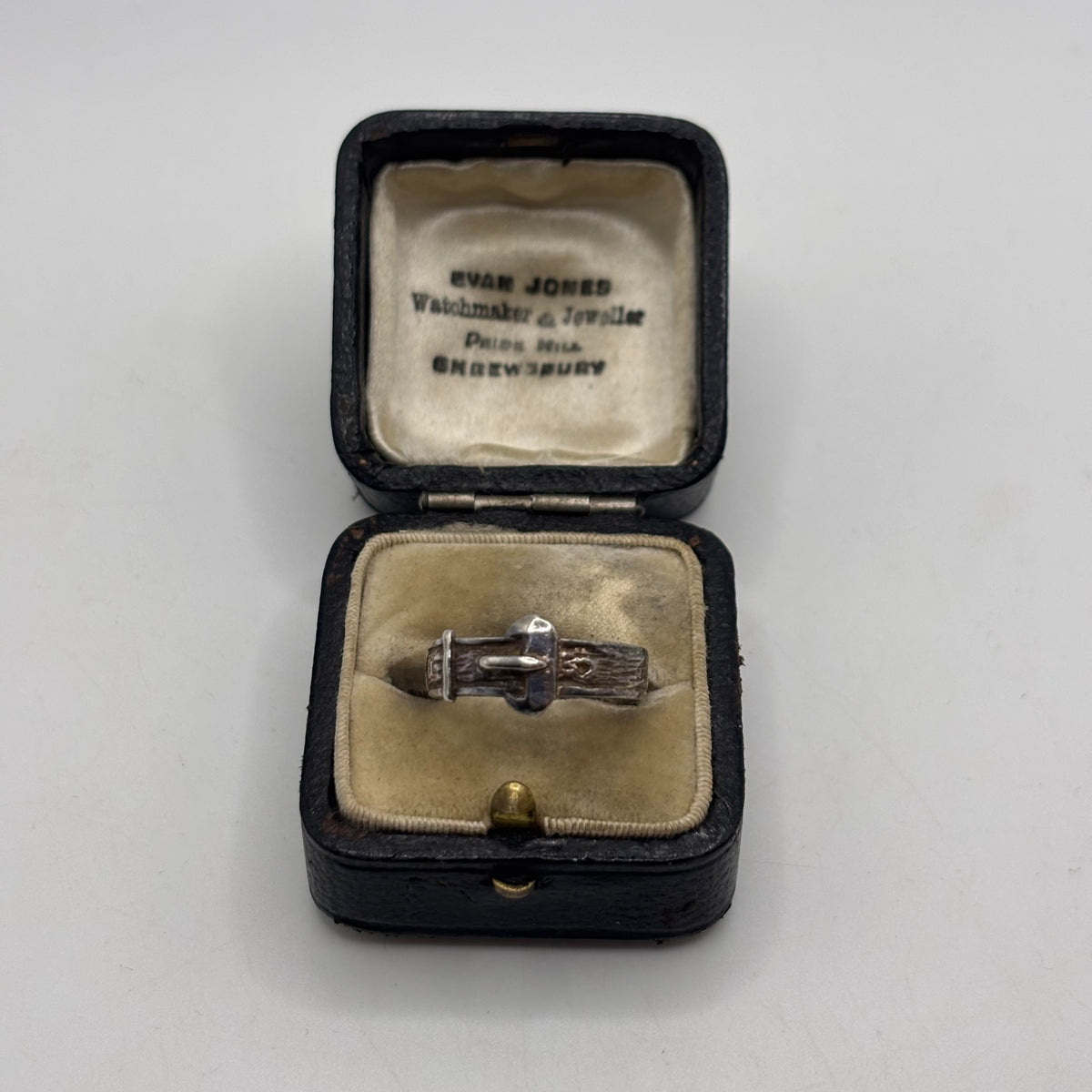 Silver Vintage Buckle Ring (O)