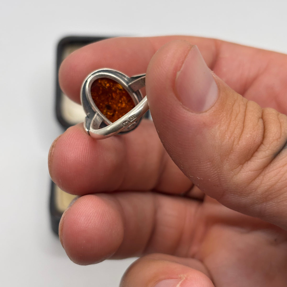 Silver Amber Ring (O)