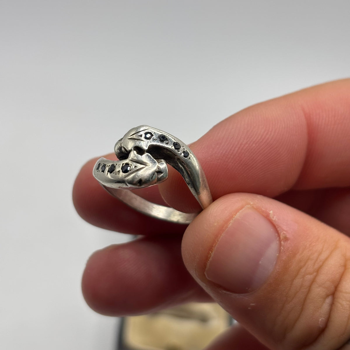 Silver Vintage Sapphire Leopard Ring (S)