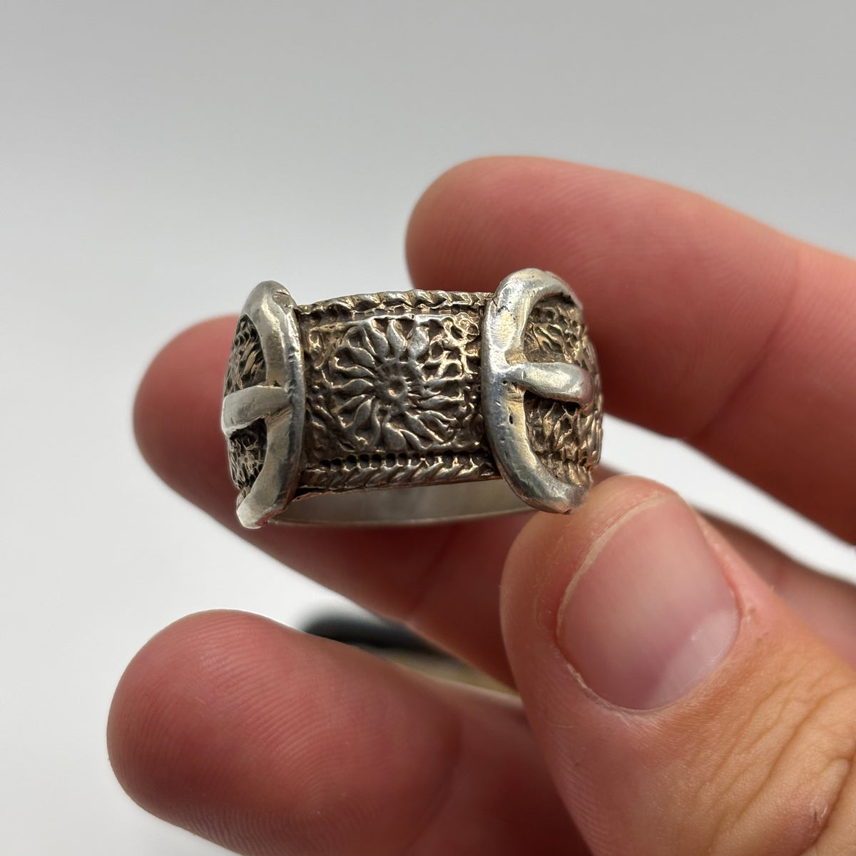 Silver Heavy Vintage Buckle Ring (Y)