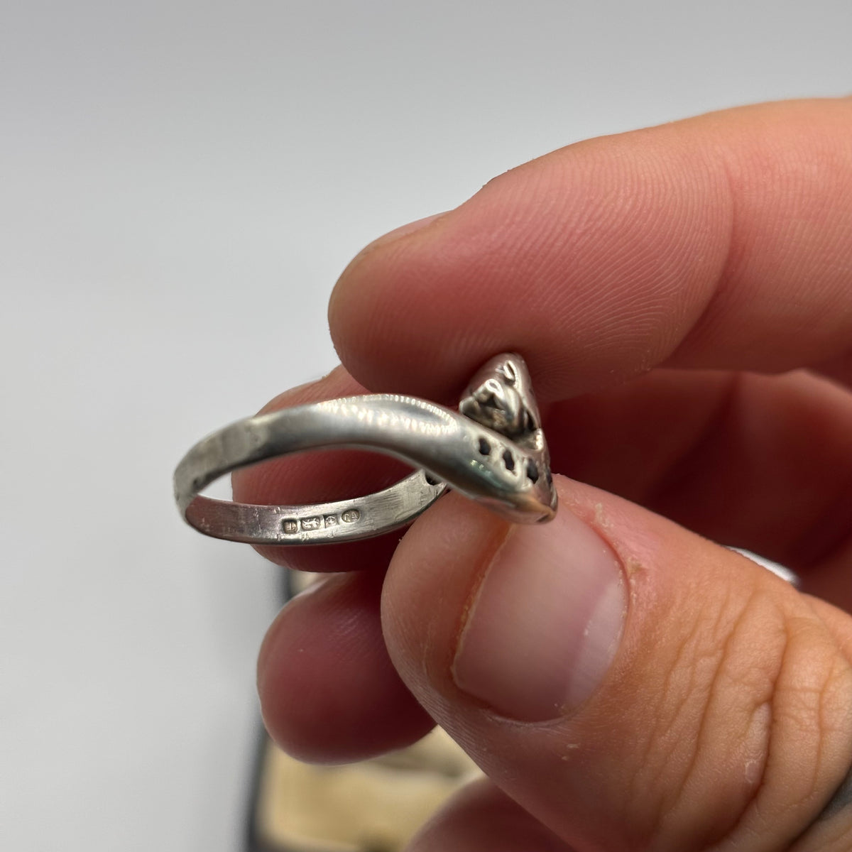Silver Vintage Sapphire Leopard Ring (S)