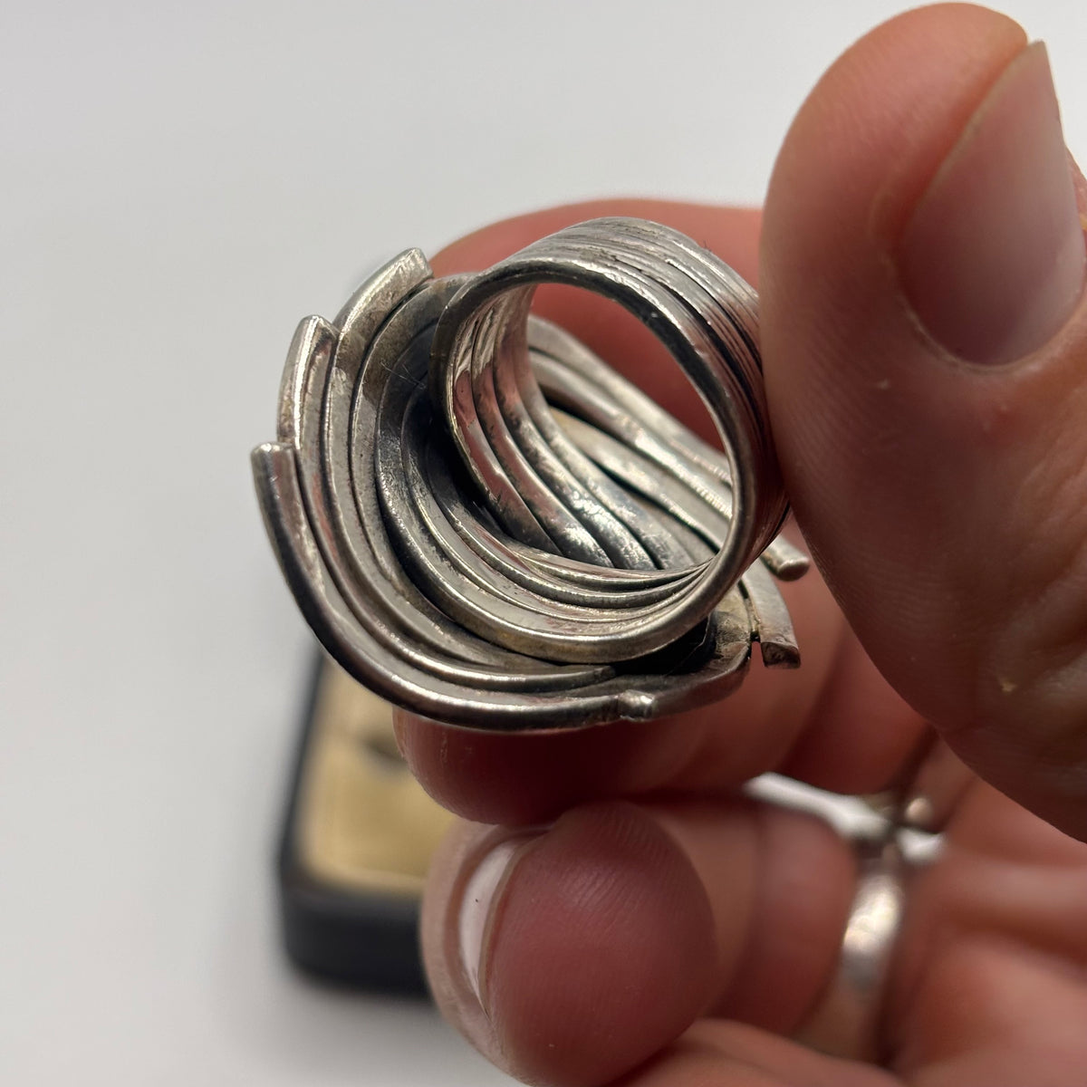 Silver Heavy Swirl Ring (M)