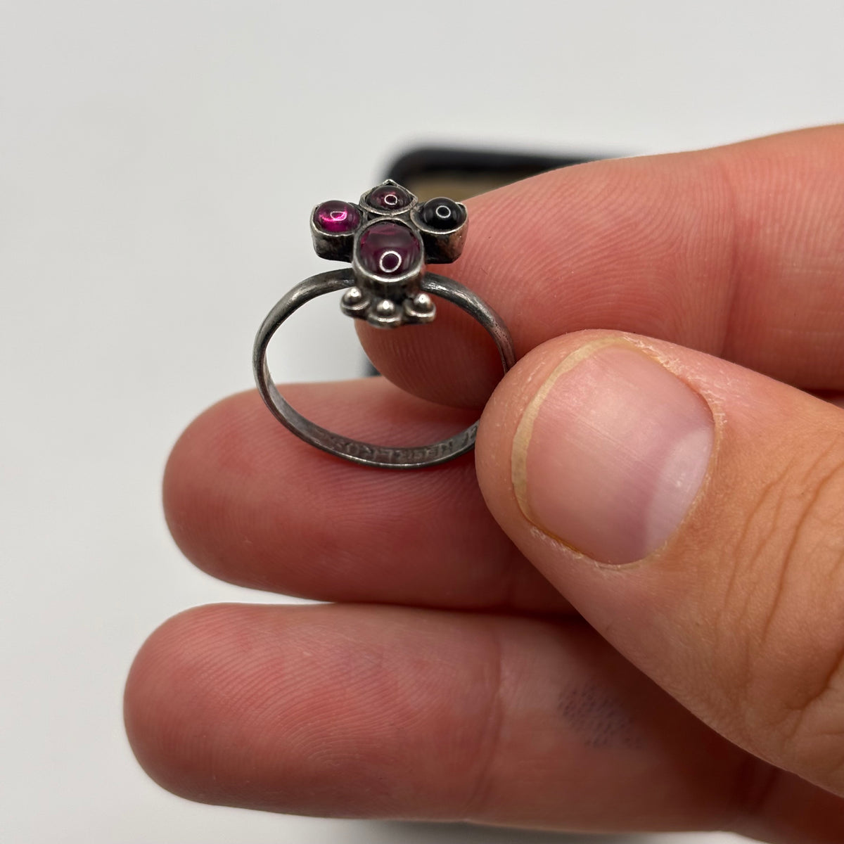 Silver Garnet Ring (O)