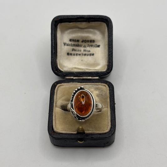 Silver Amber Ring (O)