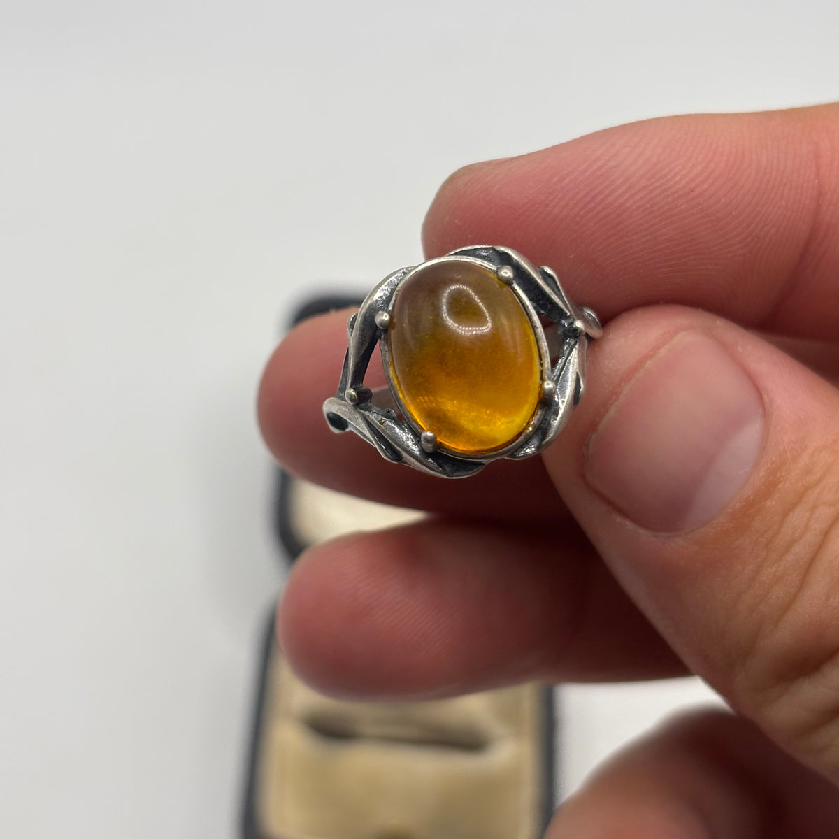 Silver Amber Ring (O)