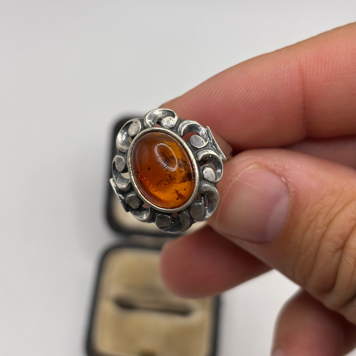 Silver Amber Ring (Q)