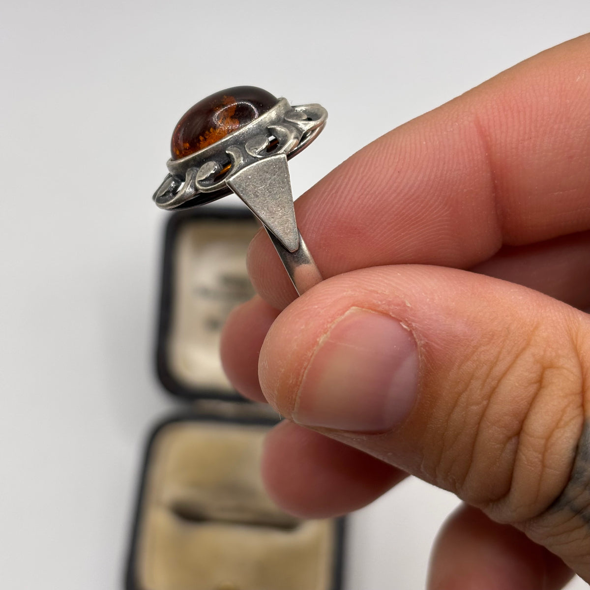 Silver Amber Ring (Q)