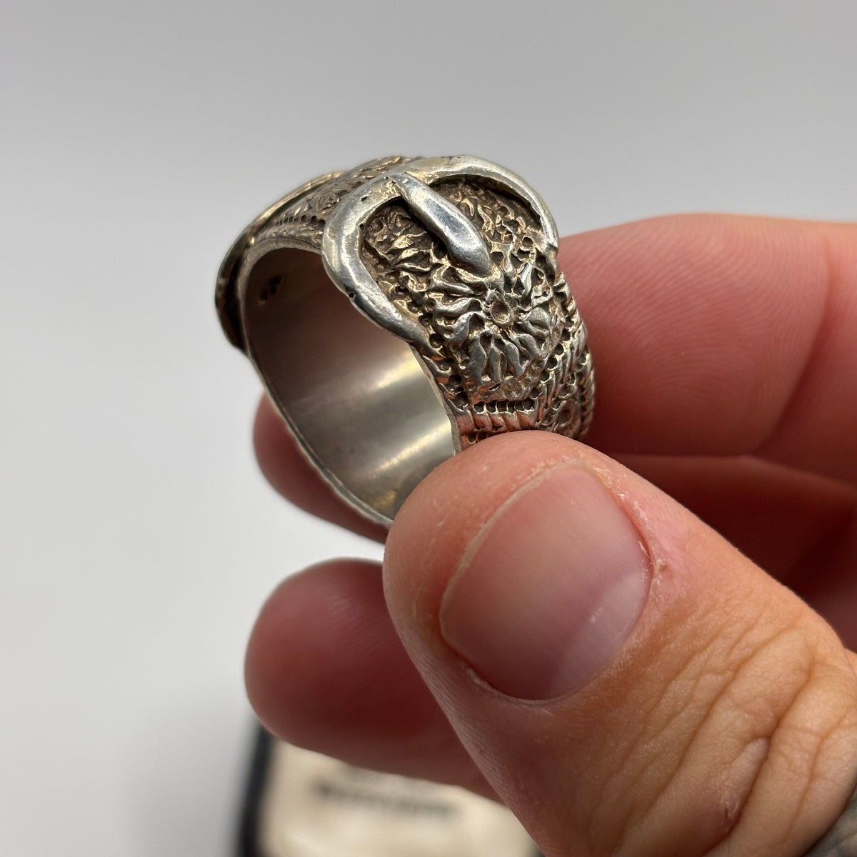 Silver Heavy Vintage Buckle Ring (Y)