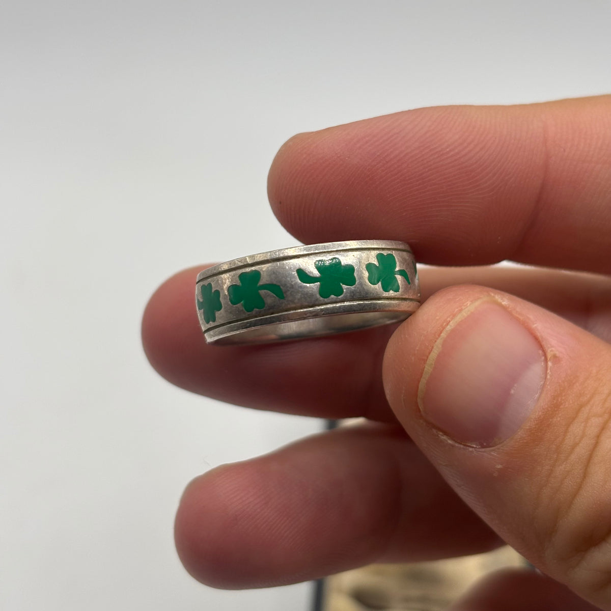 Silver Irish Clover Inlaid Band Ring (V)