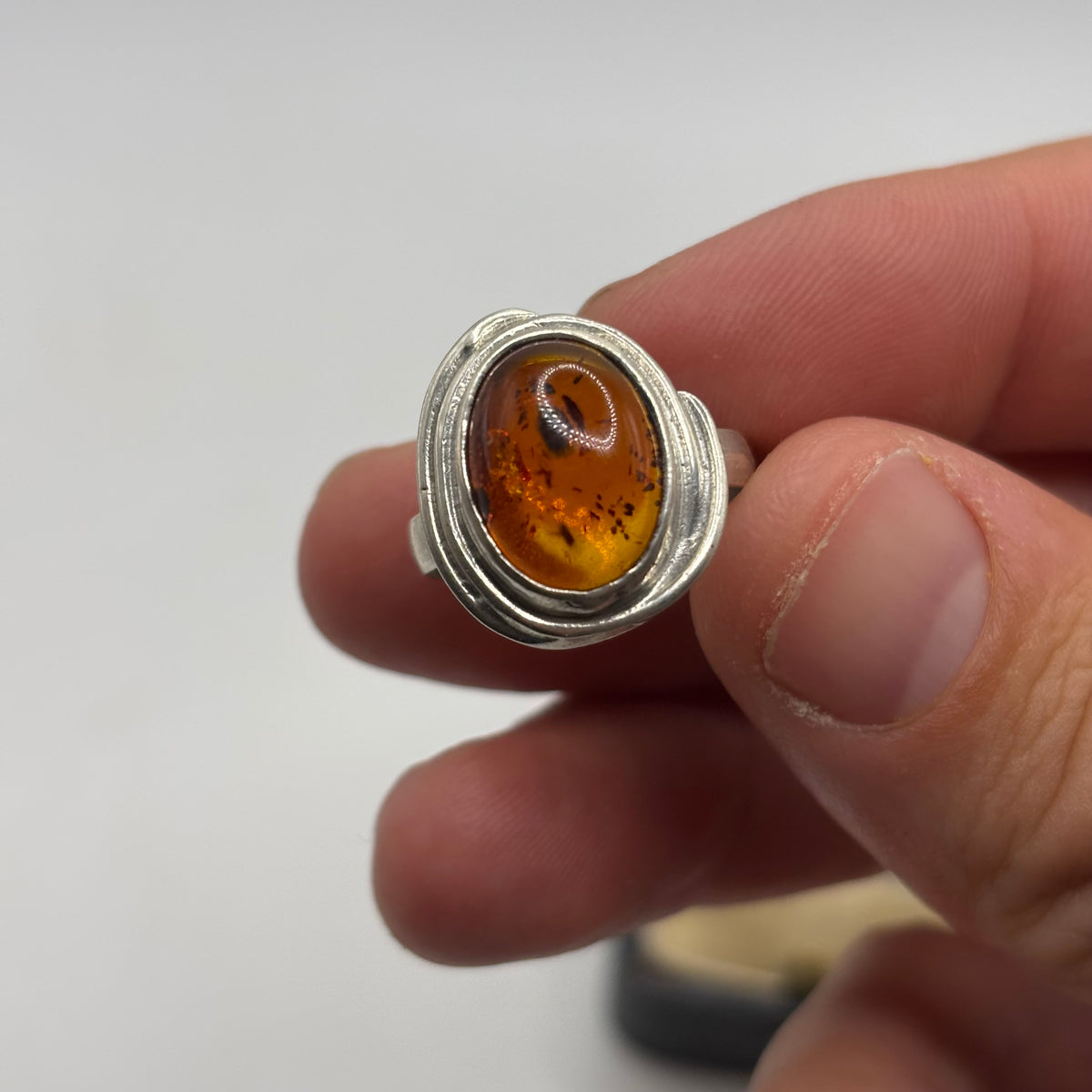 Silver Amber Ring (Q 1/2)